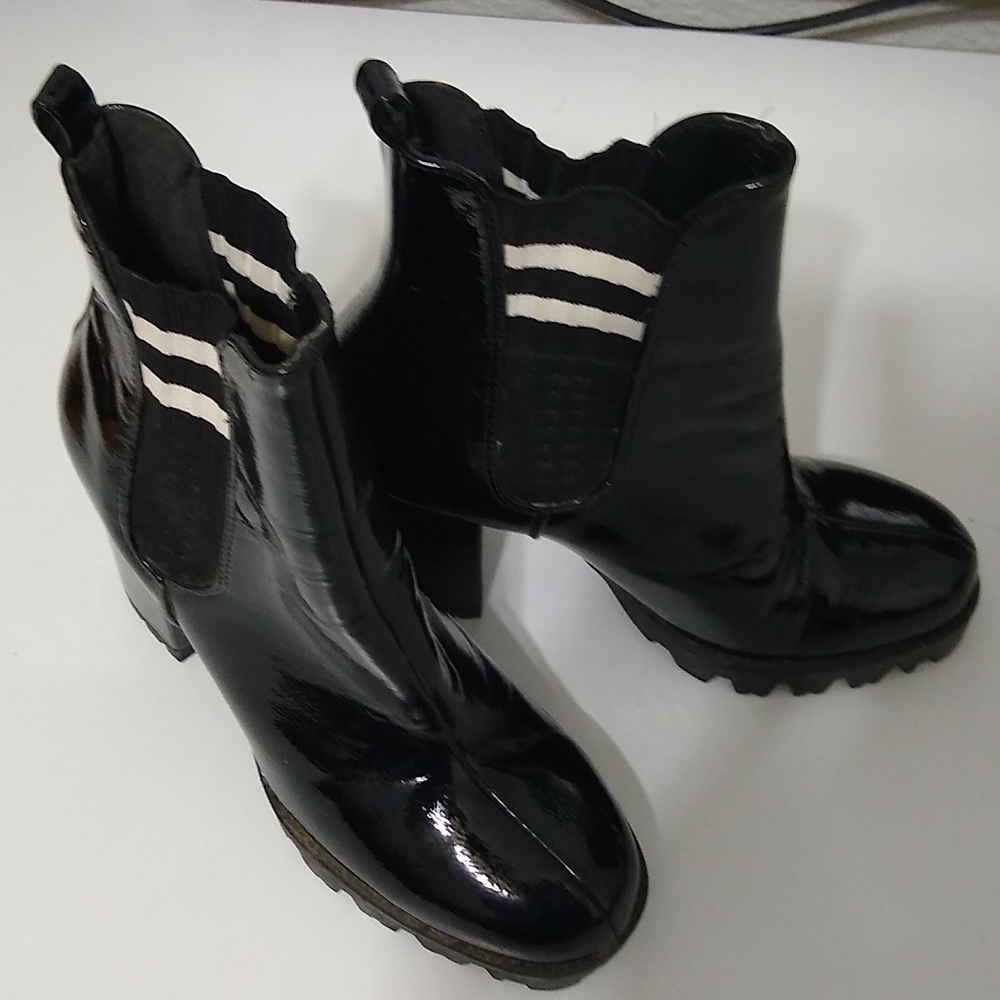 Forever 21 High heeled boots size 6